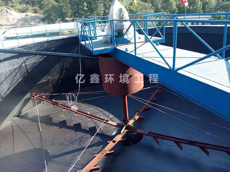 不知濃密機(jī)絮凝劑的添加量，億鑫環(huán)境來(lái)教你